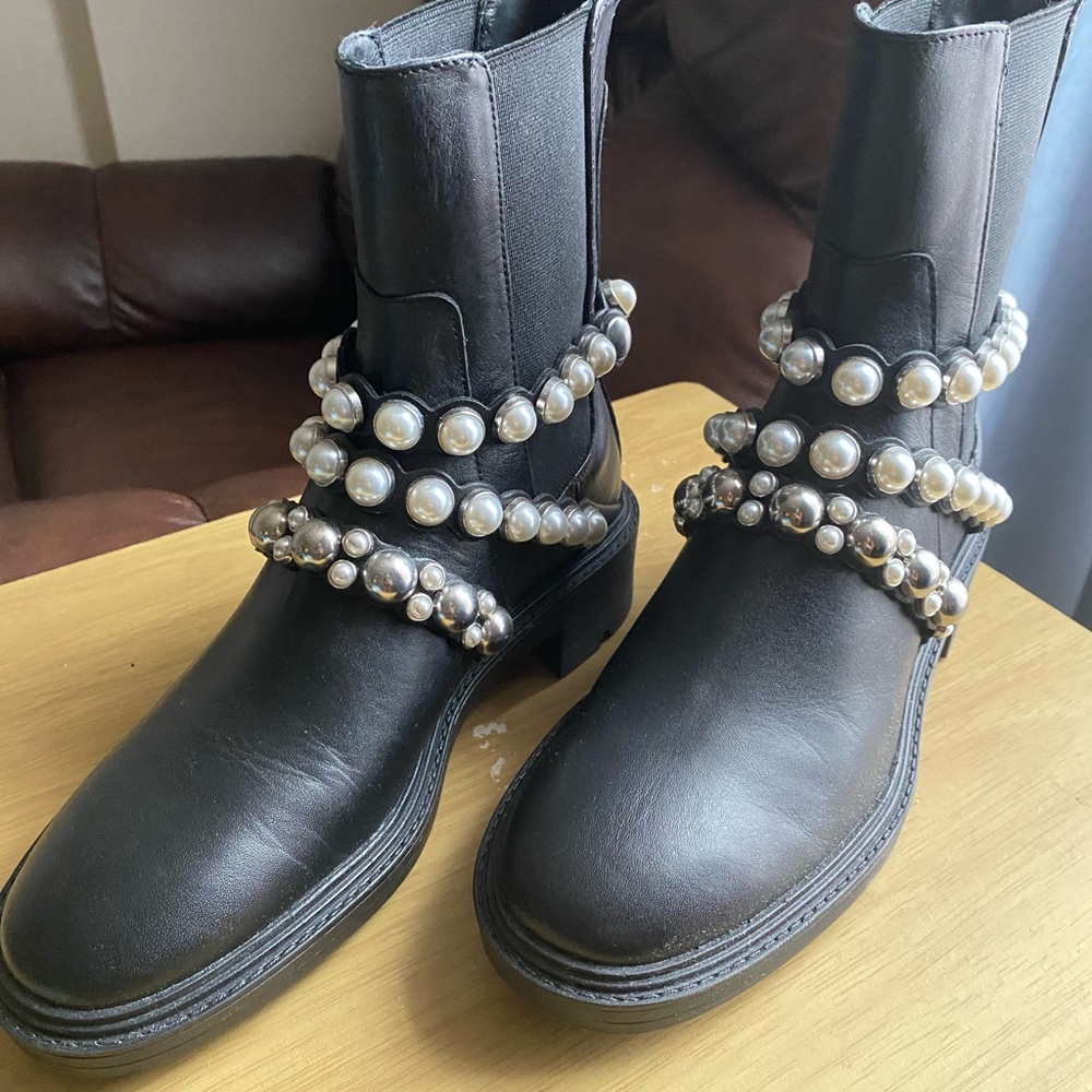NWOT Zara Genuine Leather boots Size 37